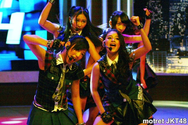 Foto JKT48 di Hitam Putih Trans 7 23-05-2013