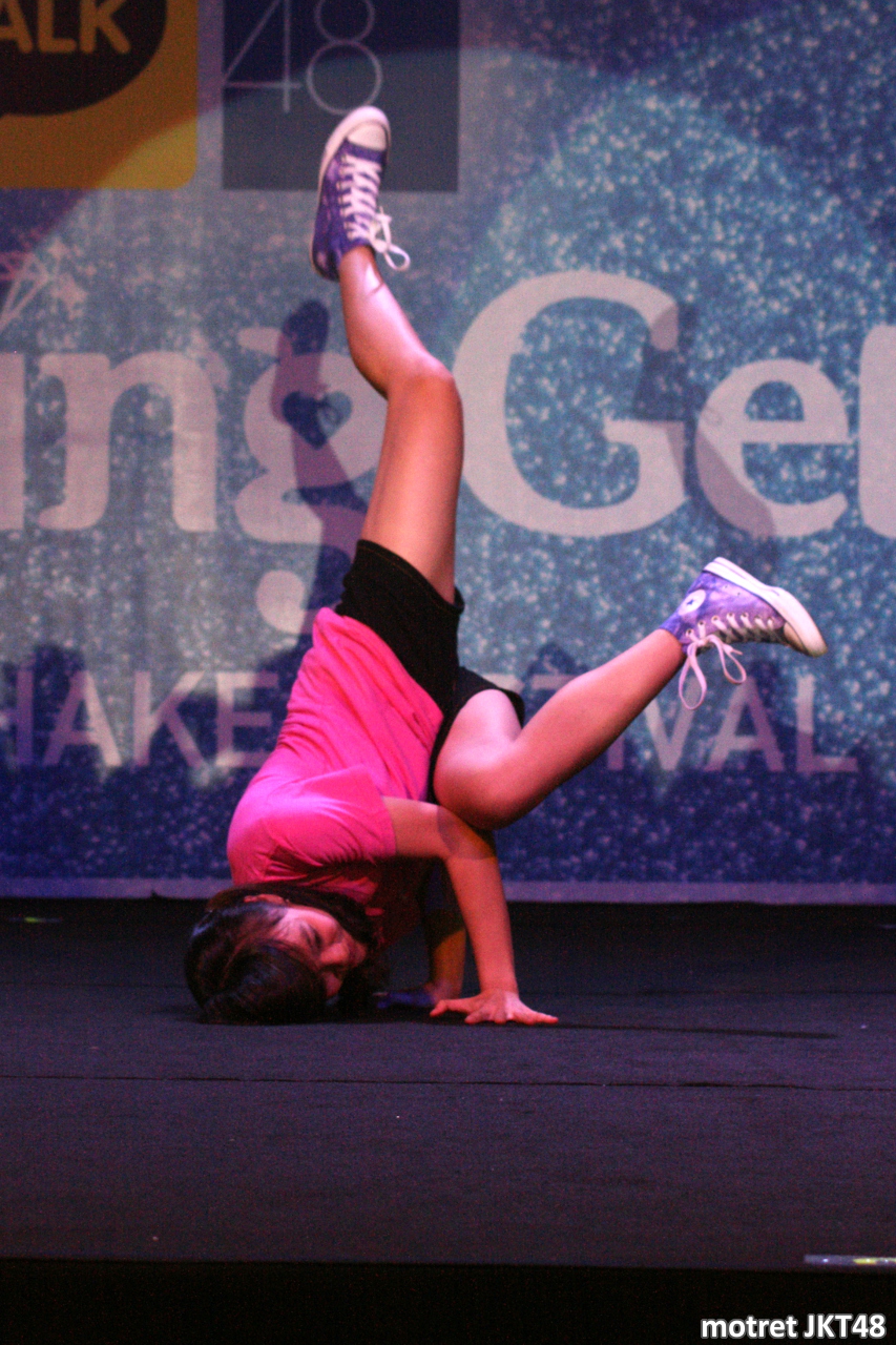 Sofia Meifaliani JKT48 Flying Get Handshake Festival Jakarta 18-05-2014