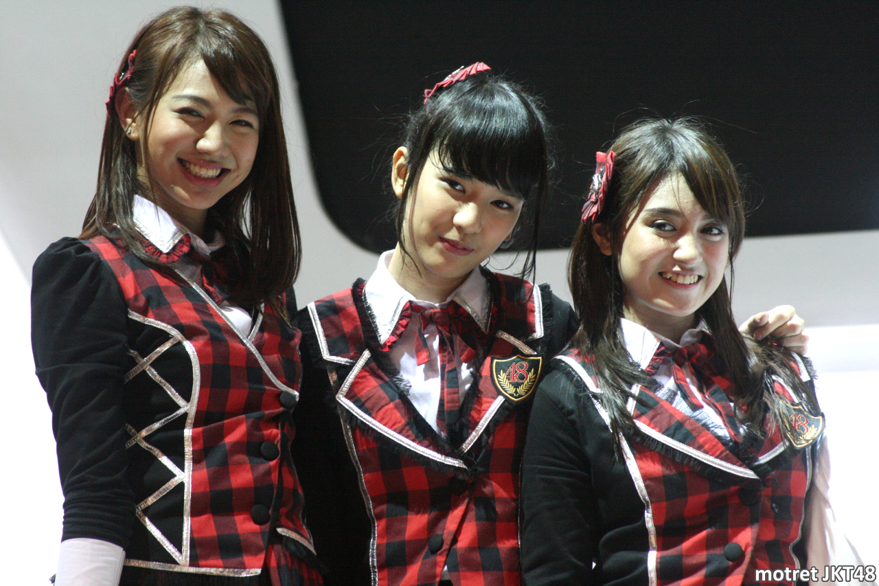 Nabilah, Beby, Shania -Shanju- JKT48 Indonesia International Motor Show IIMS Jakarta 27-09-2014