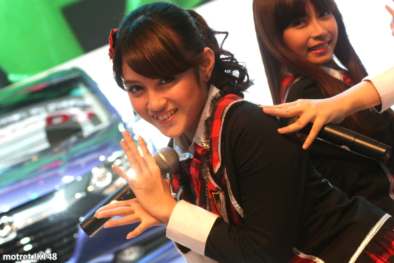 Nabilah Ratna Ayu Azalia JKT48 Indonesia International Motor Show IIMS 2014 21-09-2014