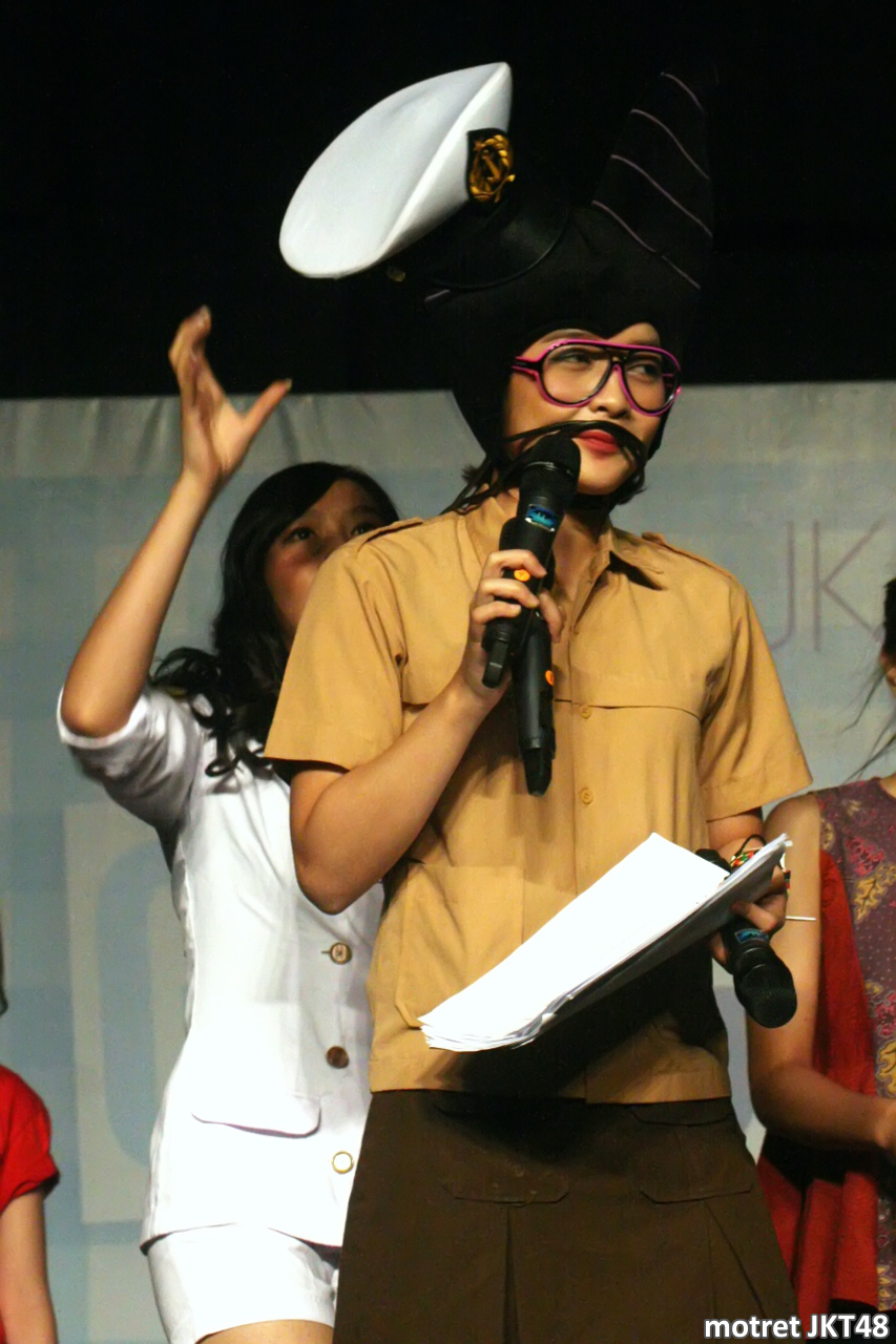 Rezky Wiranti Dhike Devi Kinal Putri JKT48 Gingham Check Handshake Festival Jakarta 04-10-2014