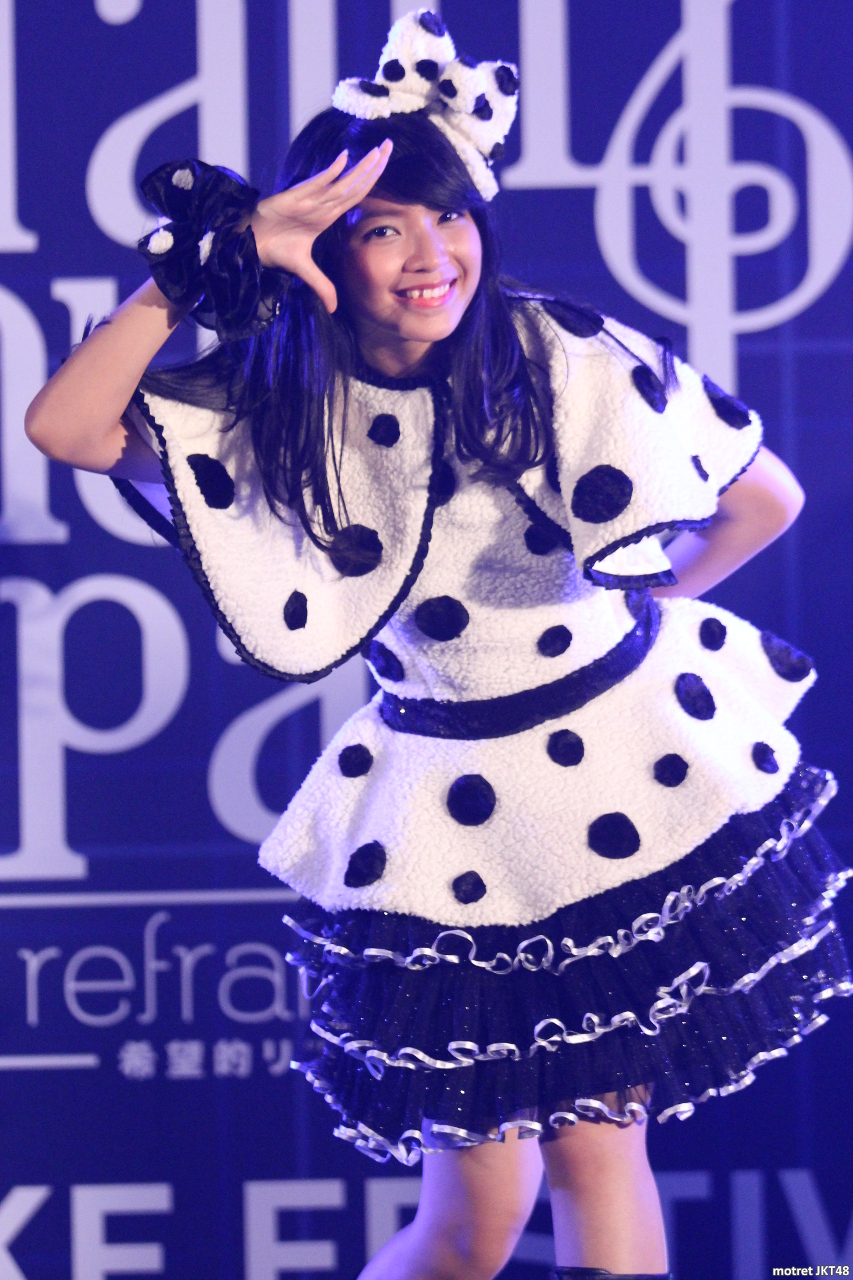 Shania Gracia JKT48 Refrain Penuh Harapan Handshake Festival Jakarta 17-08-2015