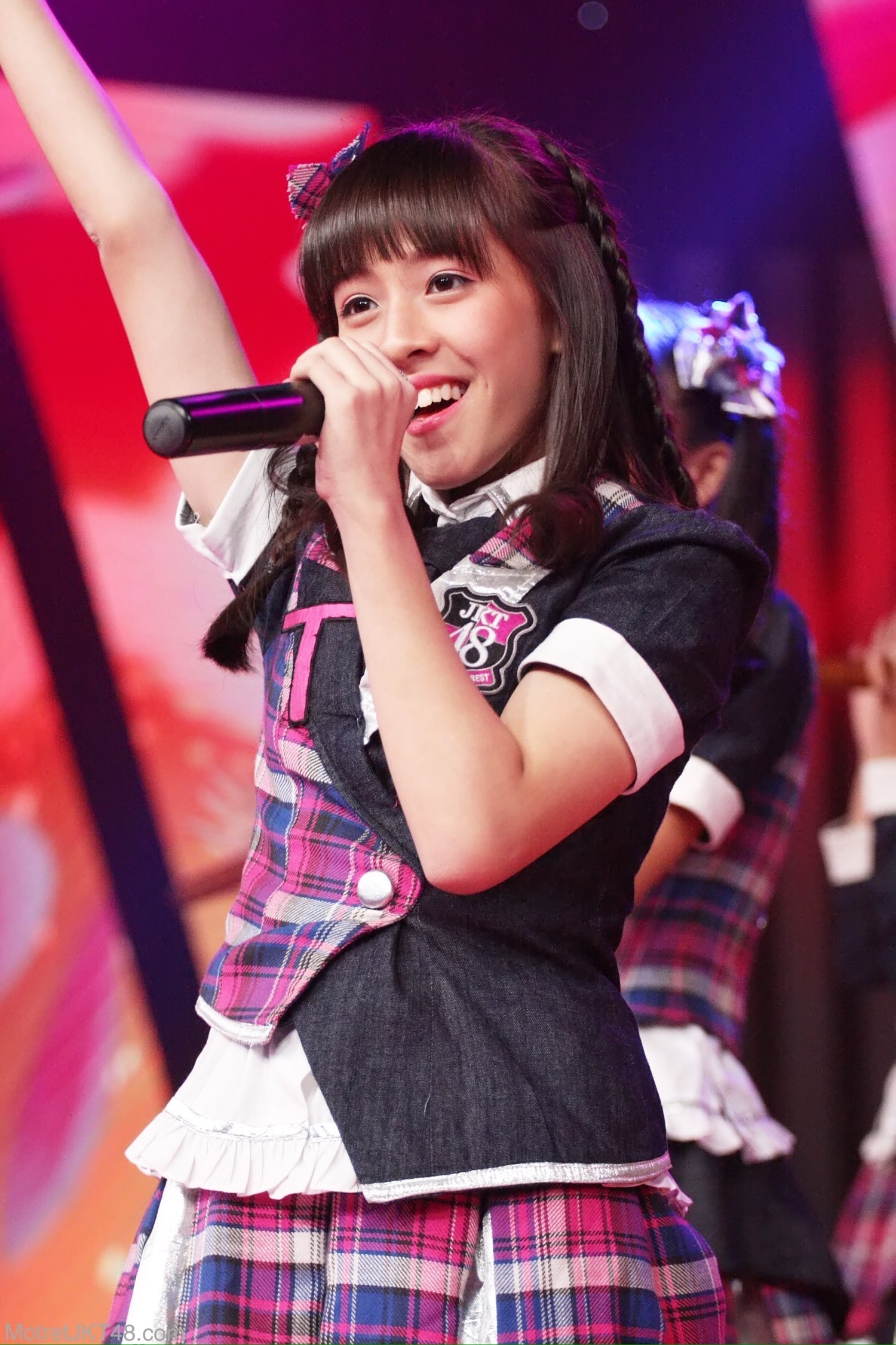 Adhisty Zara JKT48 Mom & Kids Awards MNC TV 19-12-2016 2