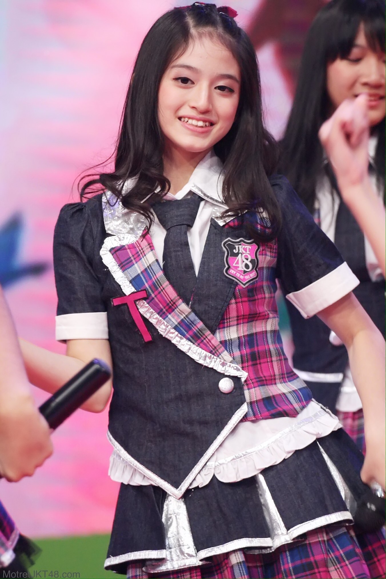 Eve Antoinette Ichwan JKT48 Mom & Kids Awards MNC TV 19-12-2016