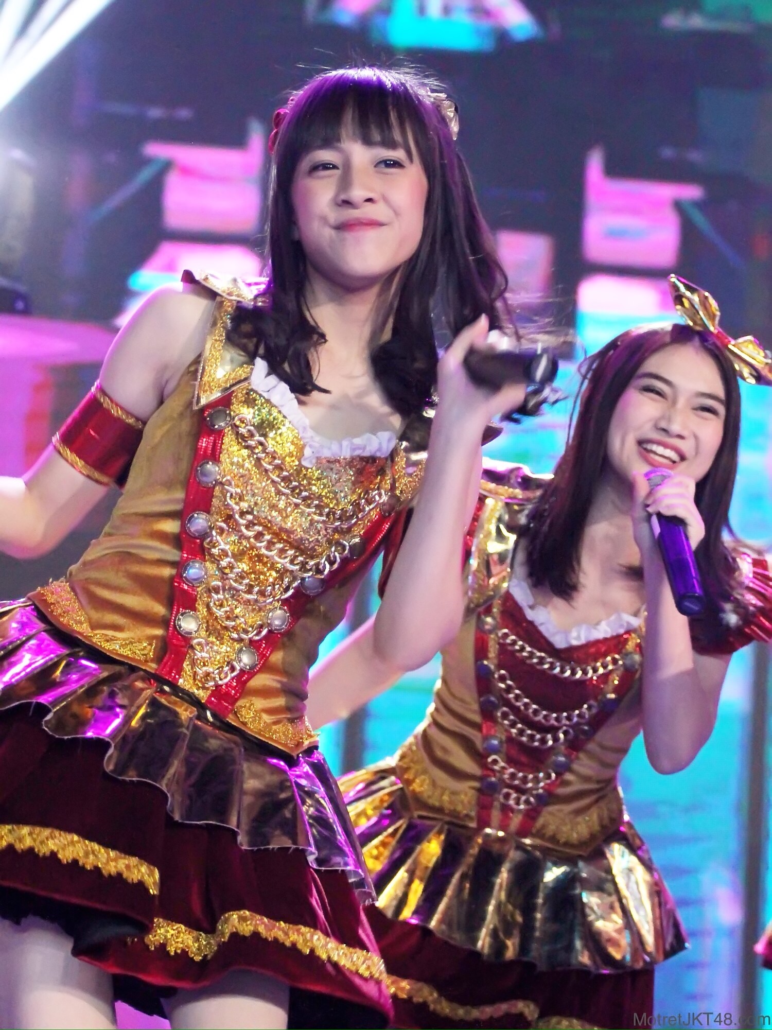 Adhisty Zara & Melody Nurramdhani Laksani JKT48 Dahsyatnya Awards RCTI Jakarta 25-01-2017
